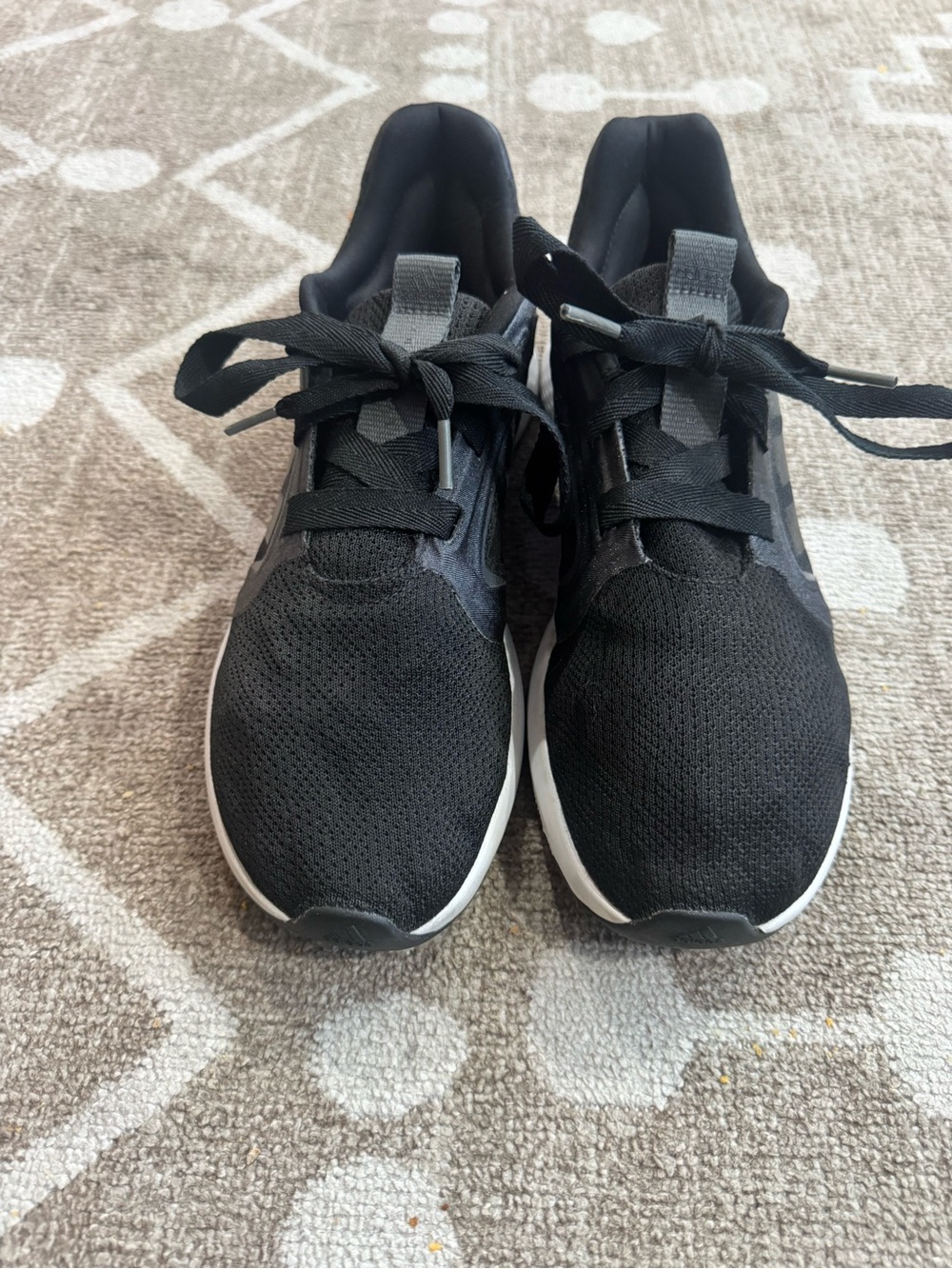 Women’s adidas bounce size 11